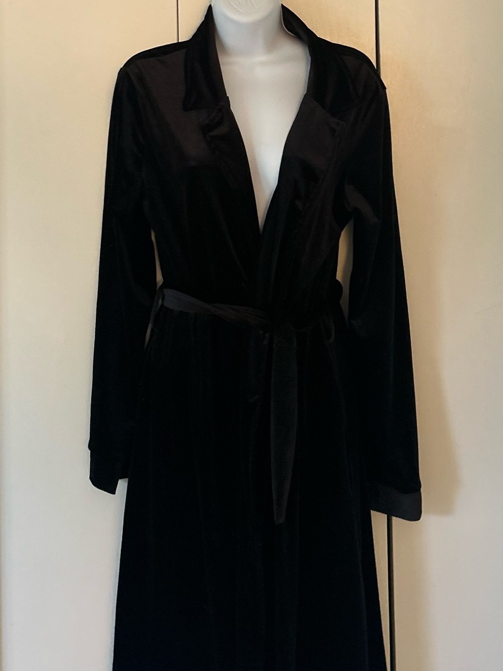 Futurino Velvet Long Belted Robe pockets NWT S - Picture 7 of 9